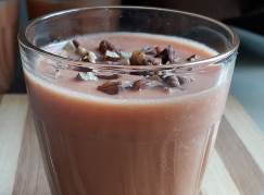 Carrot and Almond Milk Smoothie with Pecans